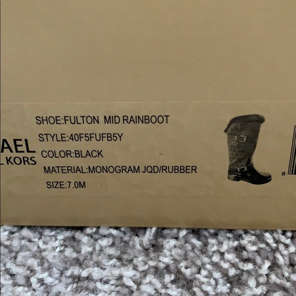 Michael Kors Winter boots. NEVER WORN - Picture 4 of 5